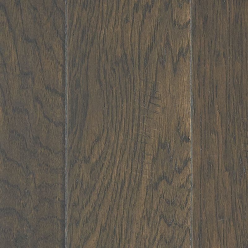 A close up of the wood grain on the floor