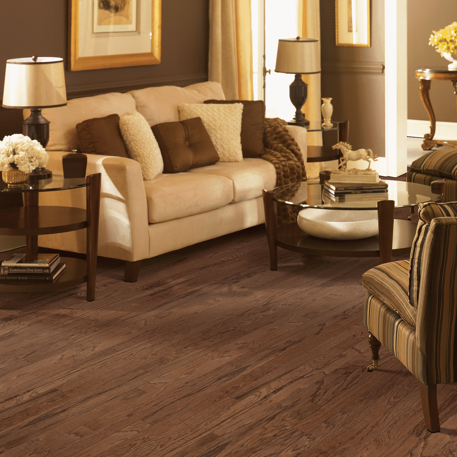 A living room with furniture and lamps on the floor.