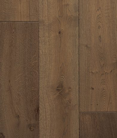 A close up of the wood grain on the floor