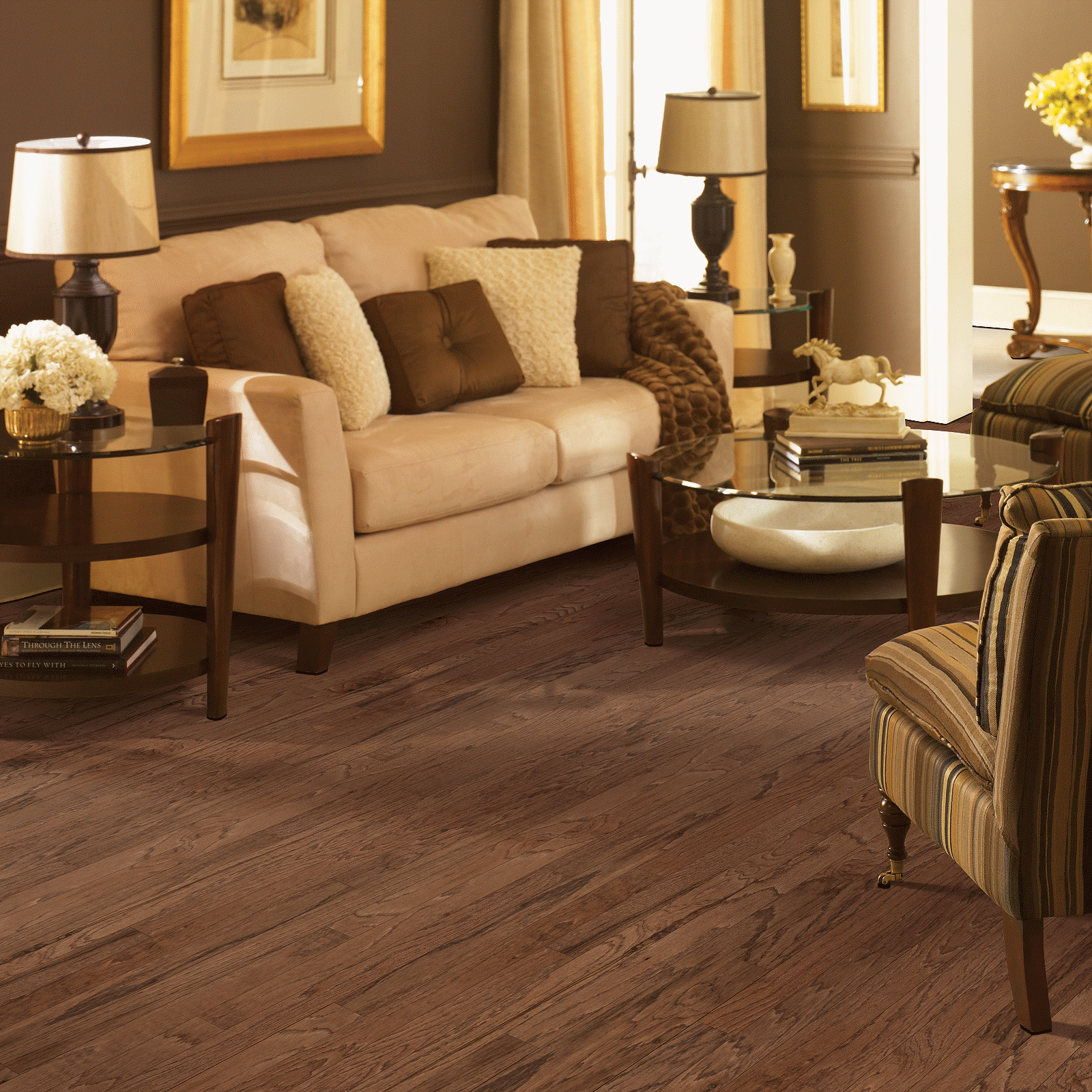 A living room with furniture and lamps on the floor.