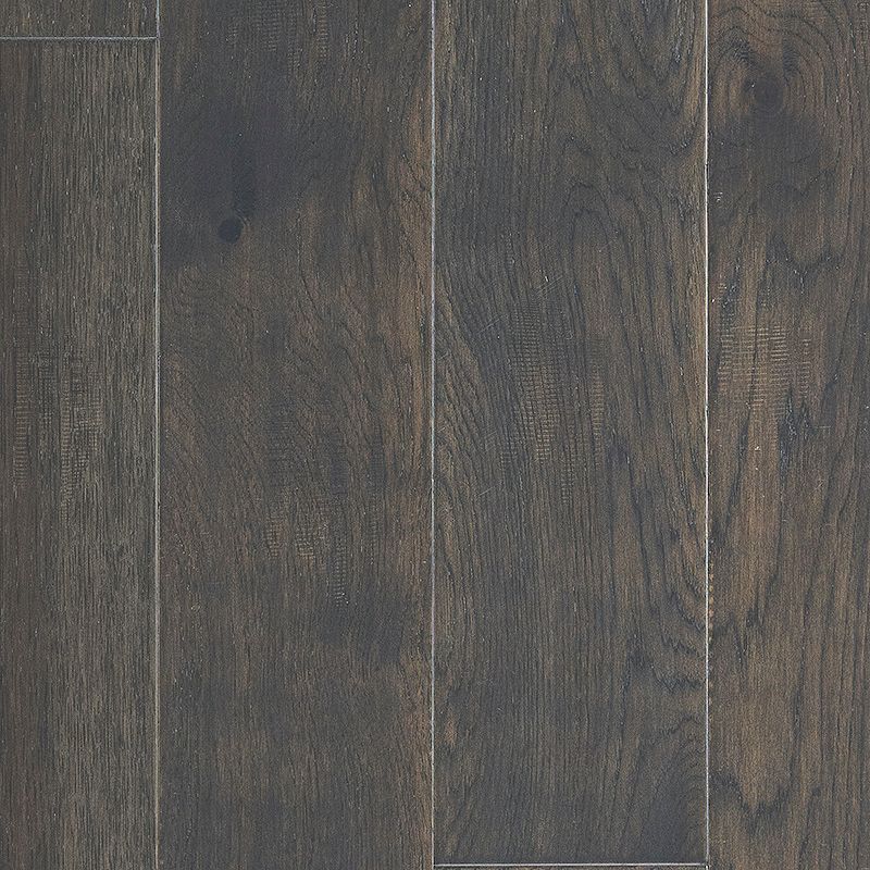 A close up of the wood grain on the floor