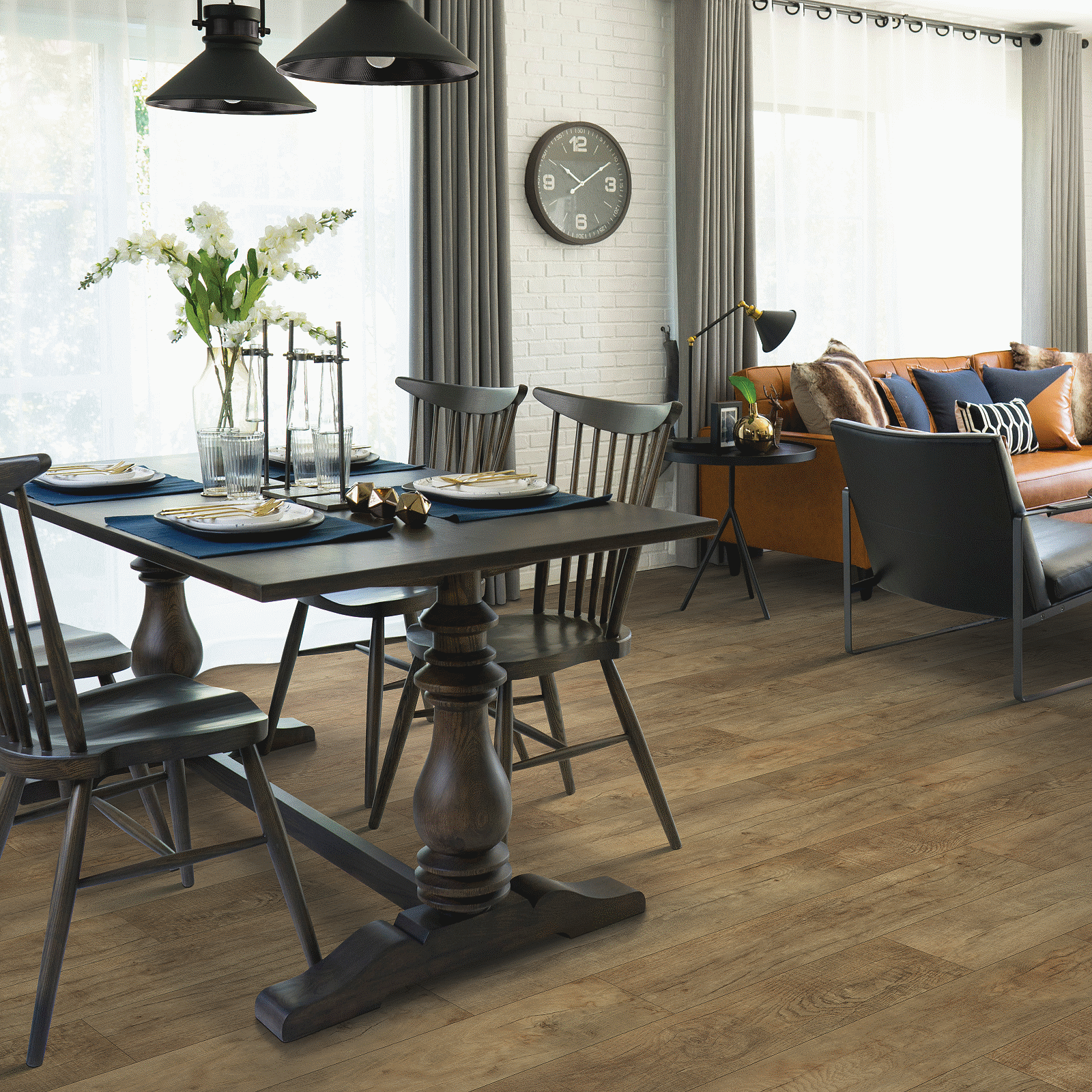 A dining room with chairs and table in it