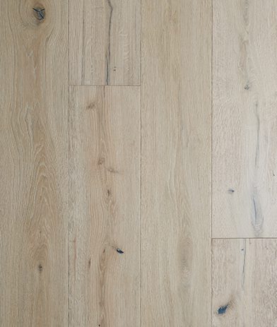 A close up of the wood grain on the floor