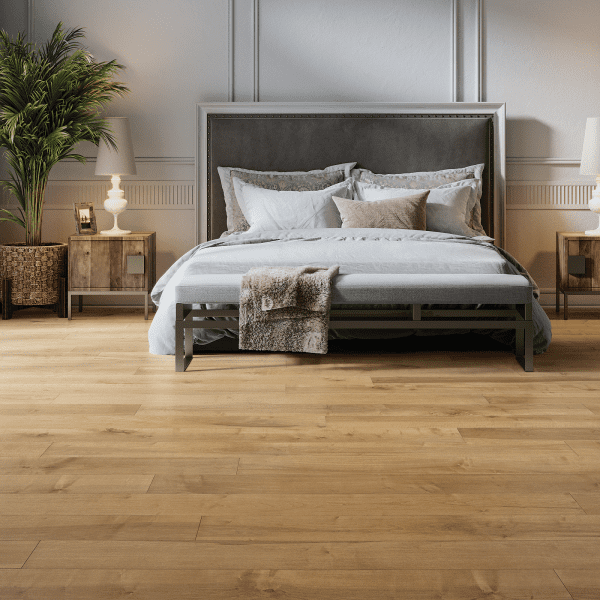 A bed room with a large bed and two night stands